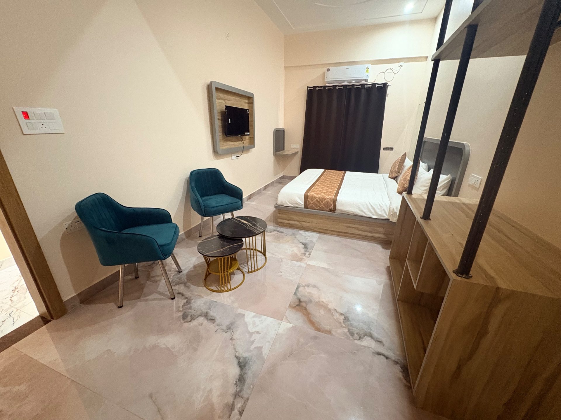 Deluxe Room from the entrance